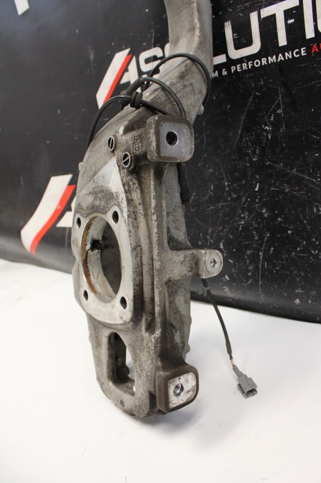 2013 Nissan GT-R GTR R35 Front RH PassKnuckle Spindle Arm Knee Assembly OEM