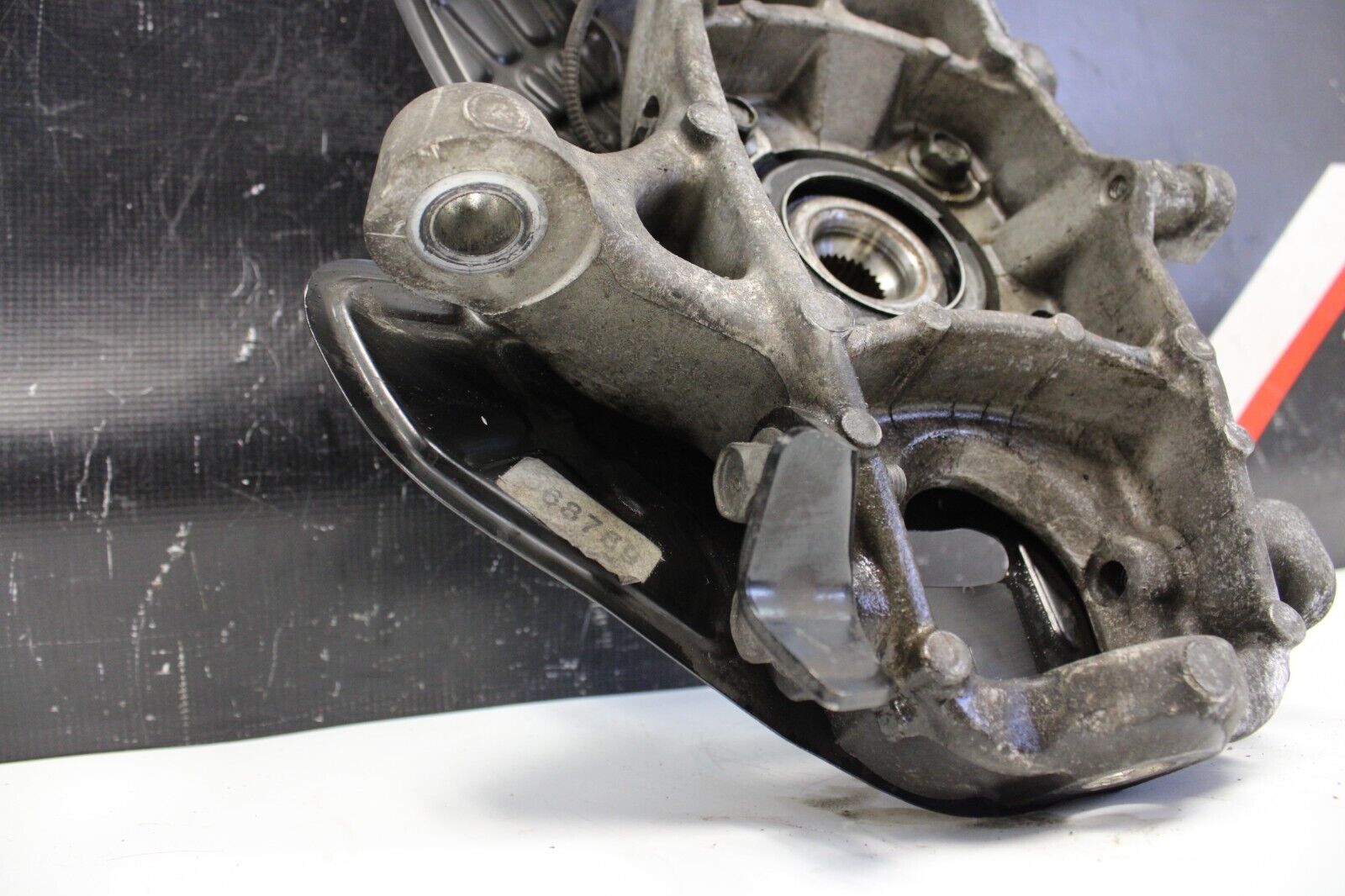 2014 Nissan GT-R GTR R35 Front LH Driver Knuckle Spindle Arm Knee Assembly OEM