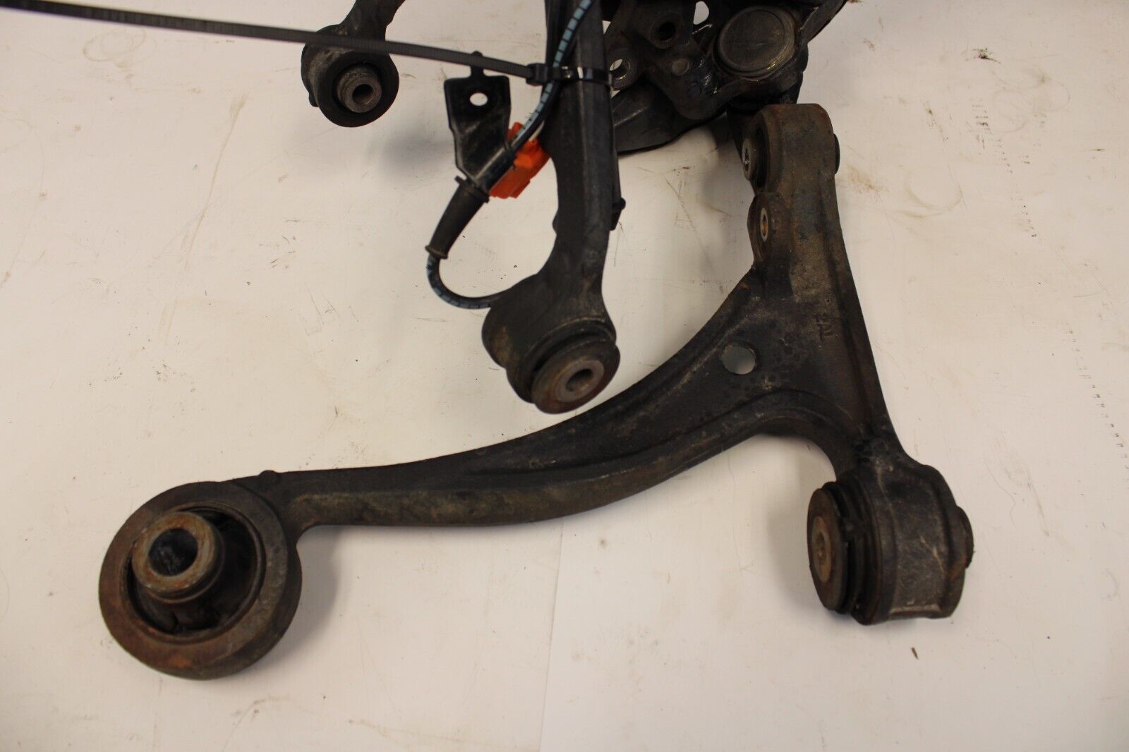 2000-2003 HONDA S2000 AP2 OEM FRONT LH DRIVER KNUCKLE SPINDLE KNEE ASSY