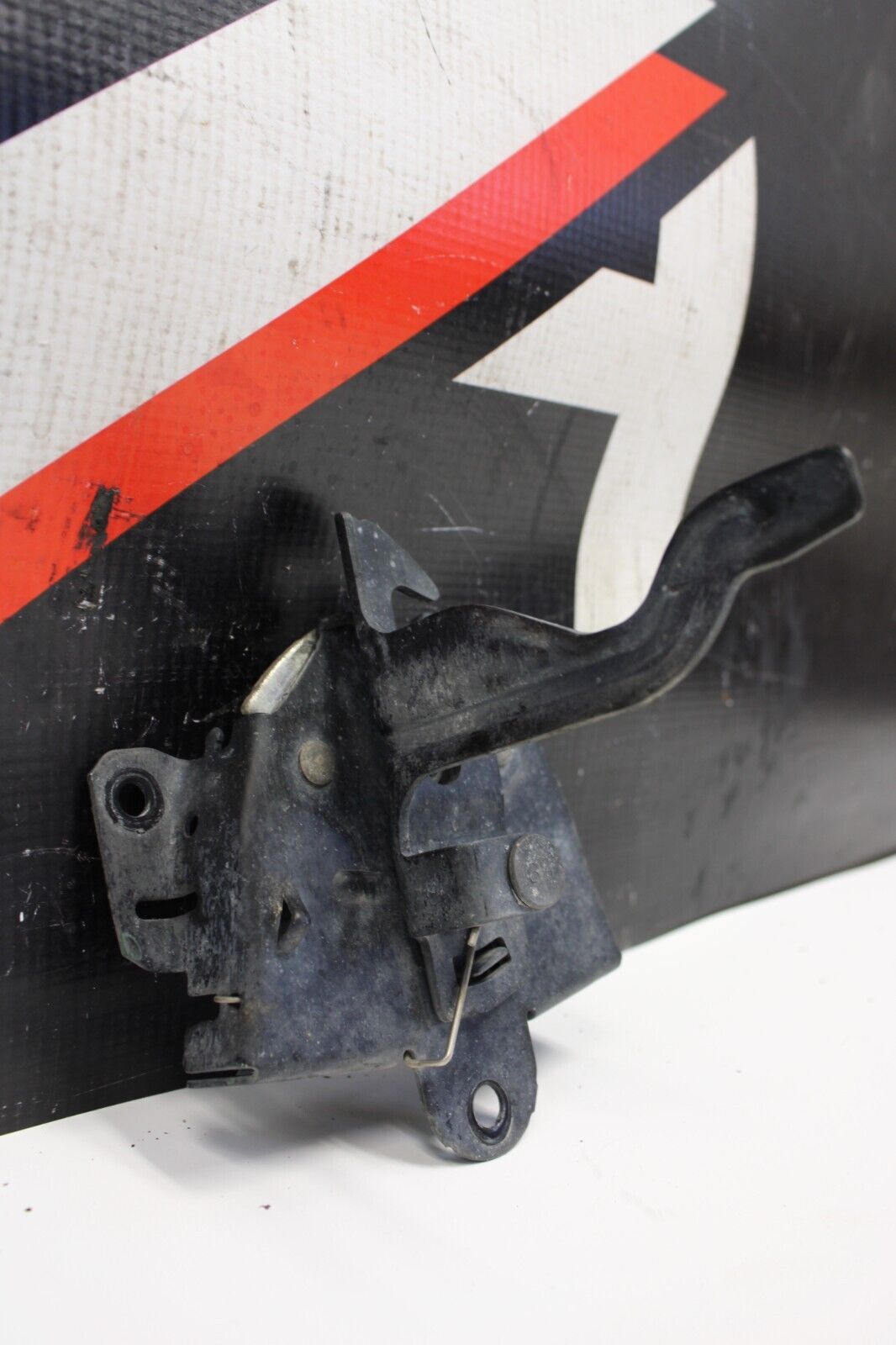 2003-2005 MITSUBISHI LANCER EVOLUTION EVO 8 FRONT HOOD-LOCK LATCH OEM