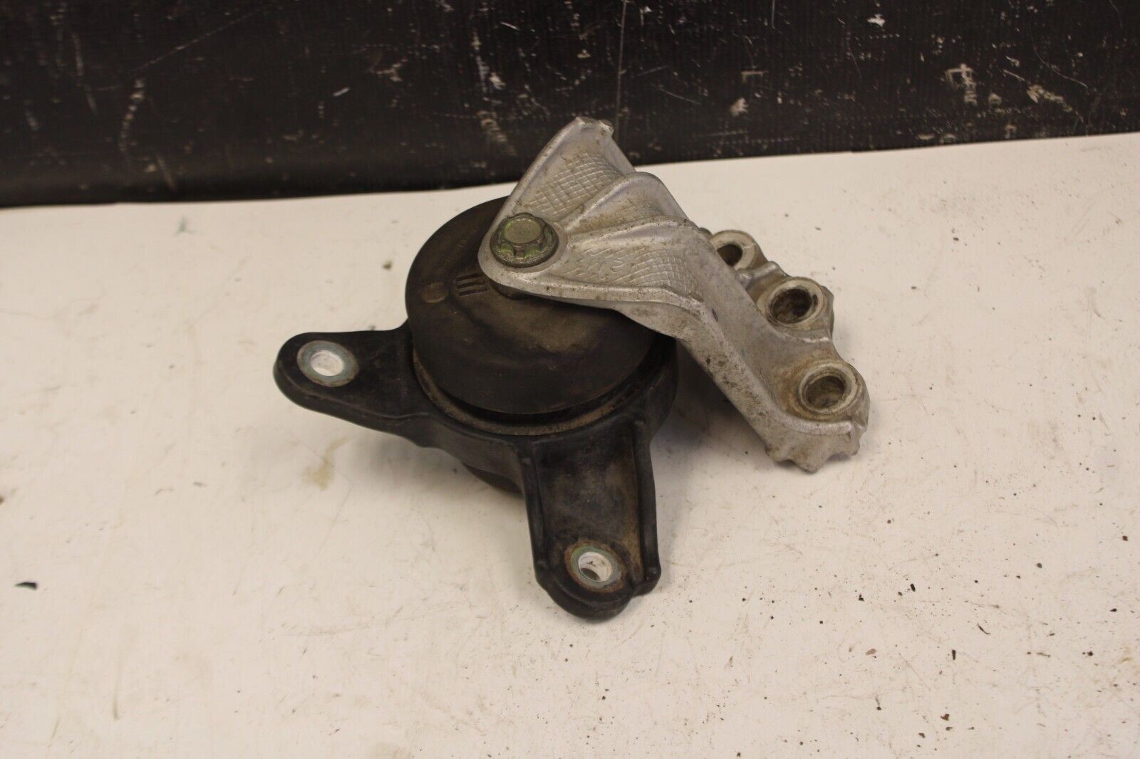 2009 Acura TSX 2.4L Manual Transmission Upper Engine Mount Assembly Bracket