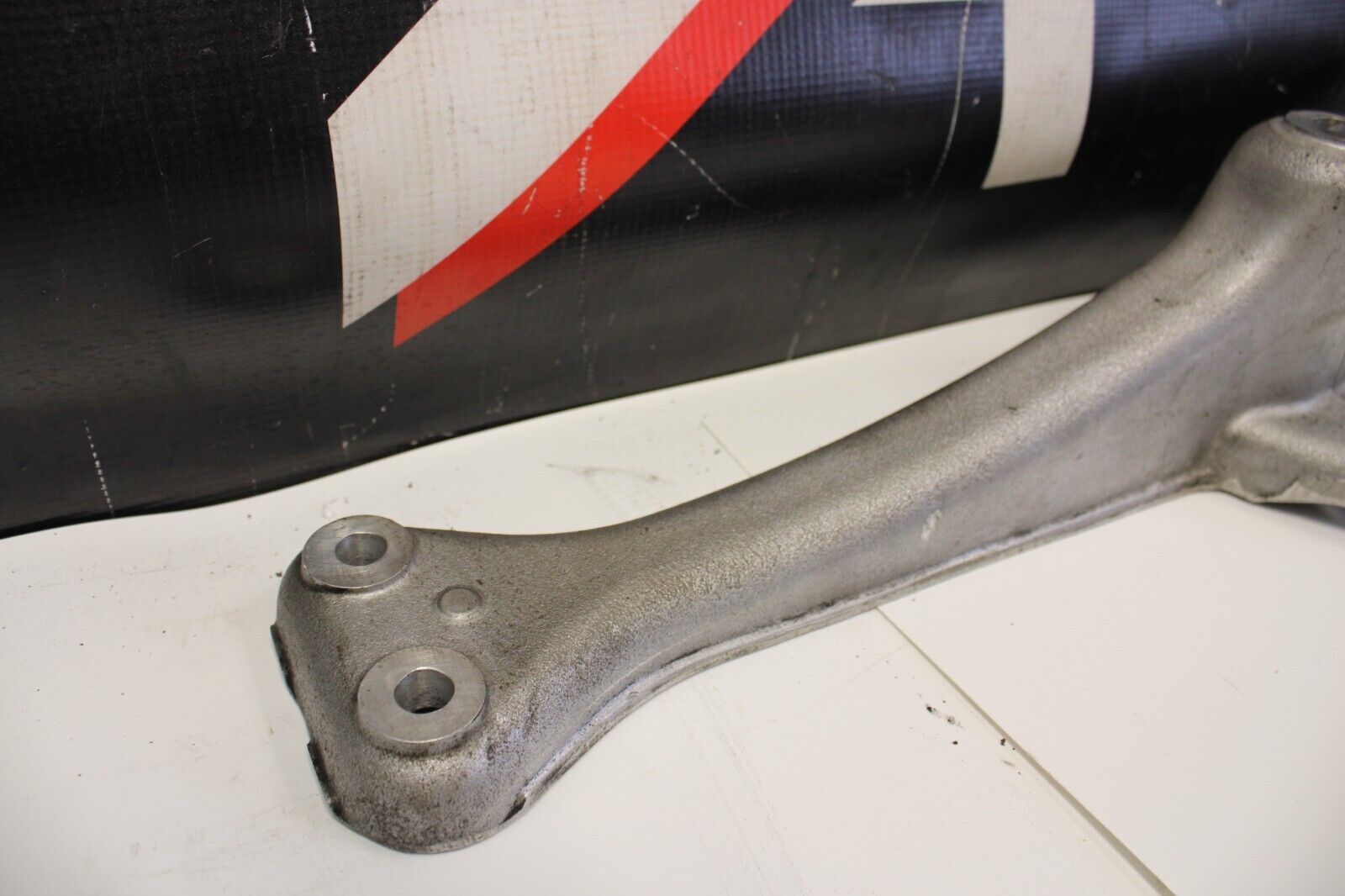 2010 NISSAN GTR R35 AWD OEM FACTORY TRANSMISSION CROSSMEMBER