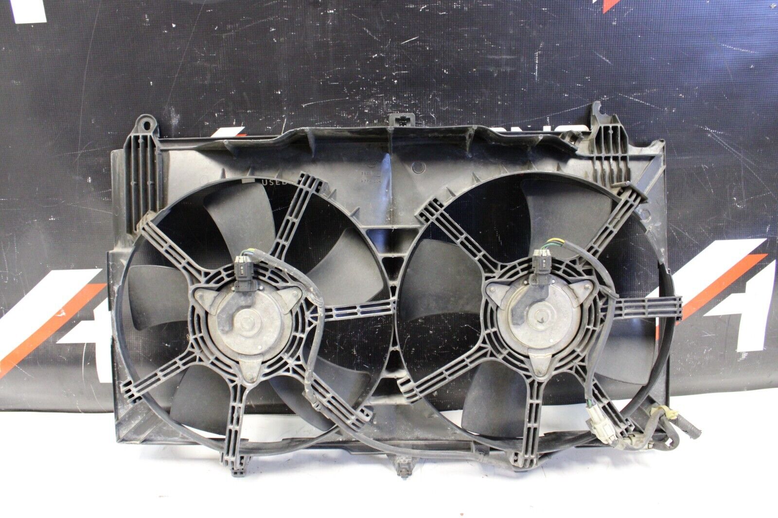2003-2006 Infiniti G35 Nissan 350z Radiator Fan Fan Shroud with Motors Plugs OEM