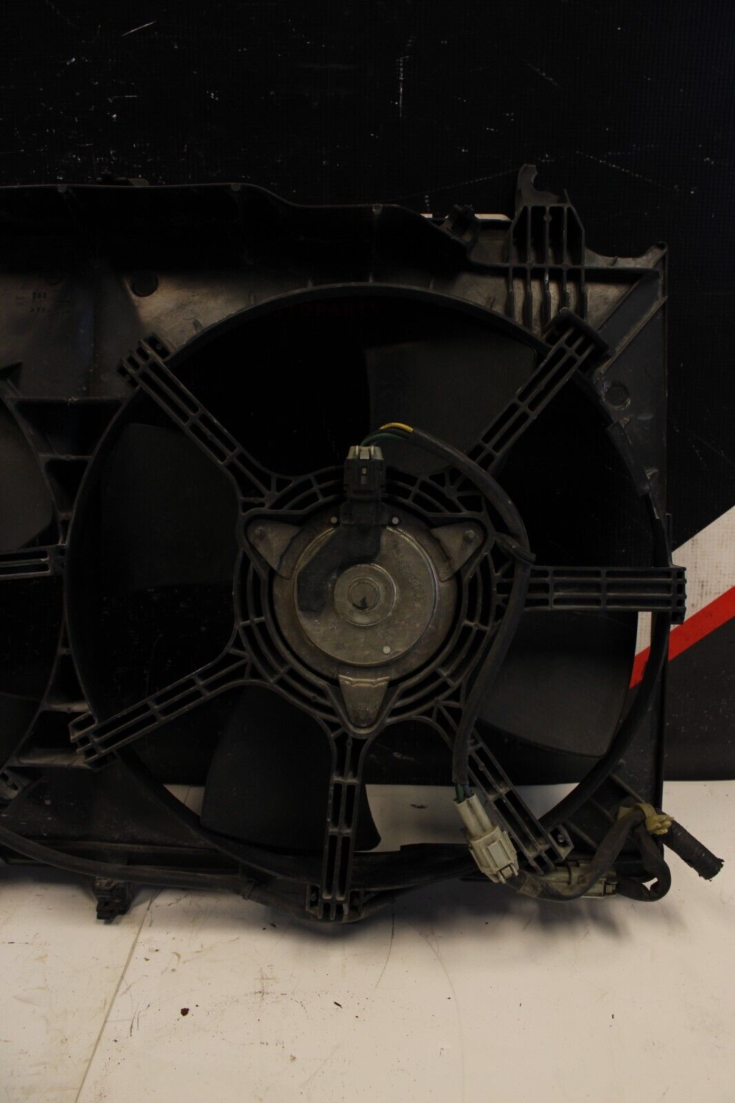 2003-2006 Infiniti G35 Nissan 350z Radiator Fan Fan Shroud with Motors Plugs OEM