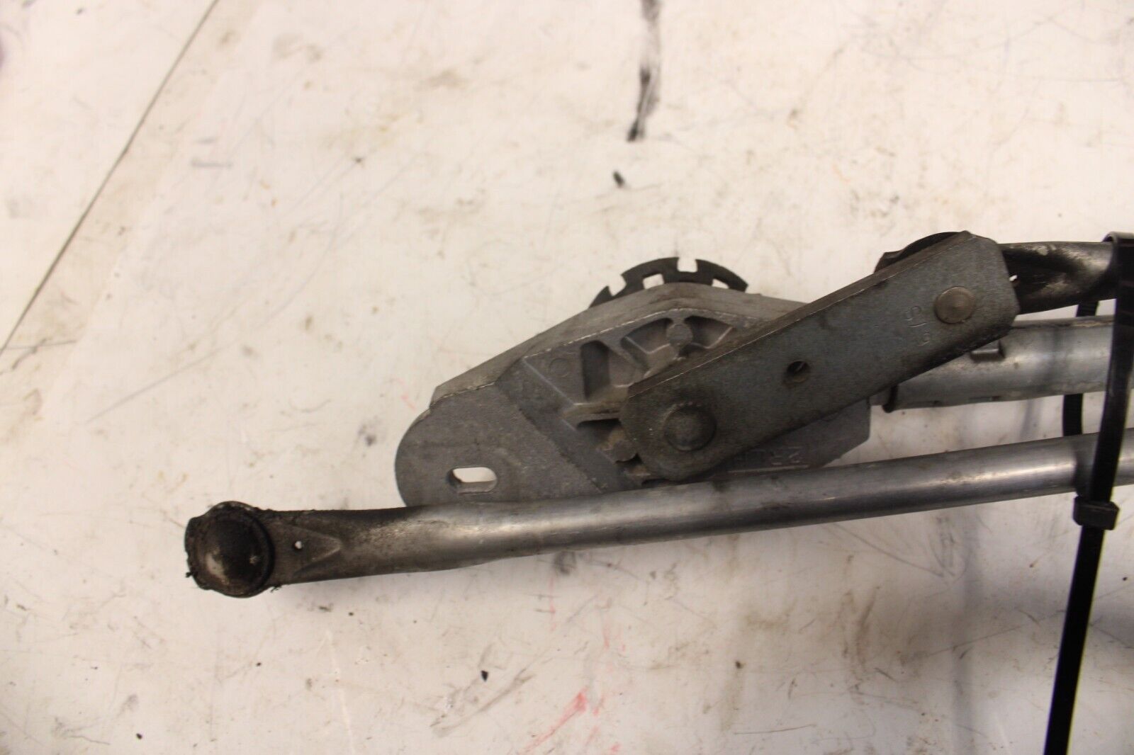 03-06 LANCER EVOLUTION VIII 8 EVO IX 9 - FRONT WINDSHIELD WIPER LINKAGE ARMS