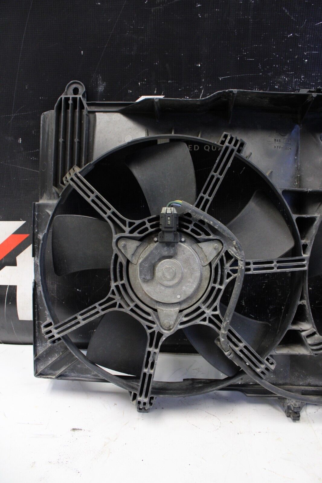 2003-2006 Infiniti G35 Nissan 350z Radiator Fan Fan Shroud with Motors Plugs OEM