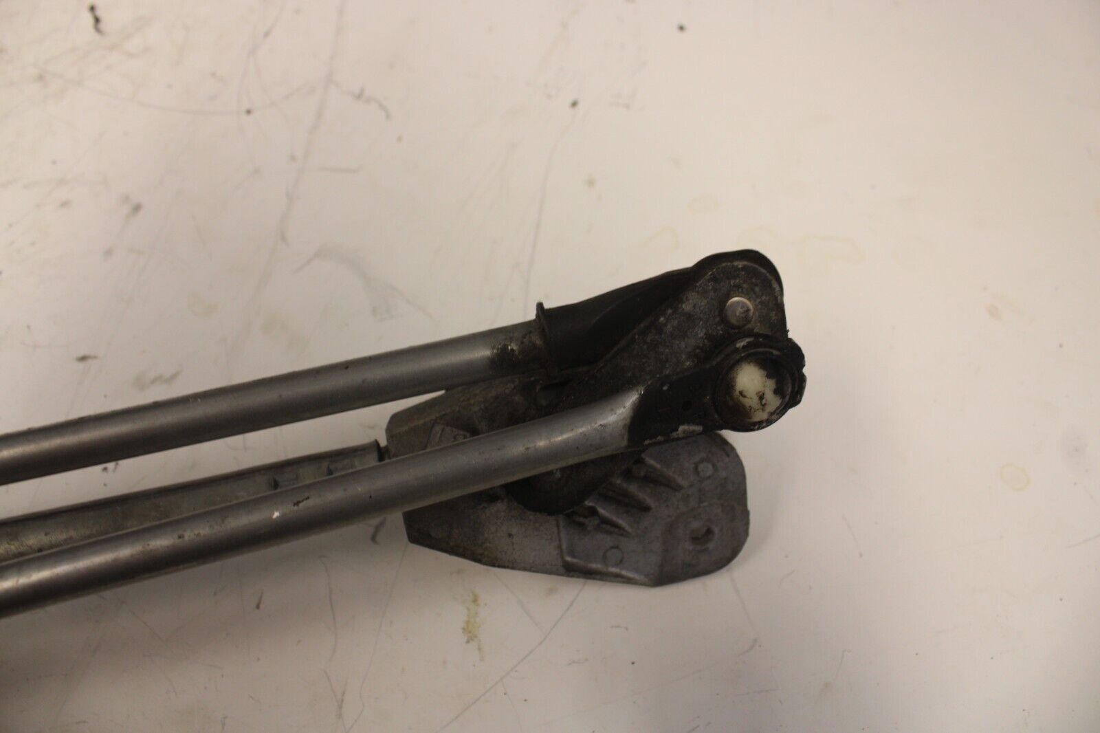 03-06 LANCER EVOLUTION VIII 8 EVO IX 9 - FRONT WINDSHIELD WIPER LINKAGE ARMS