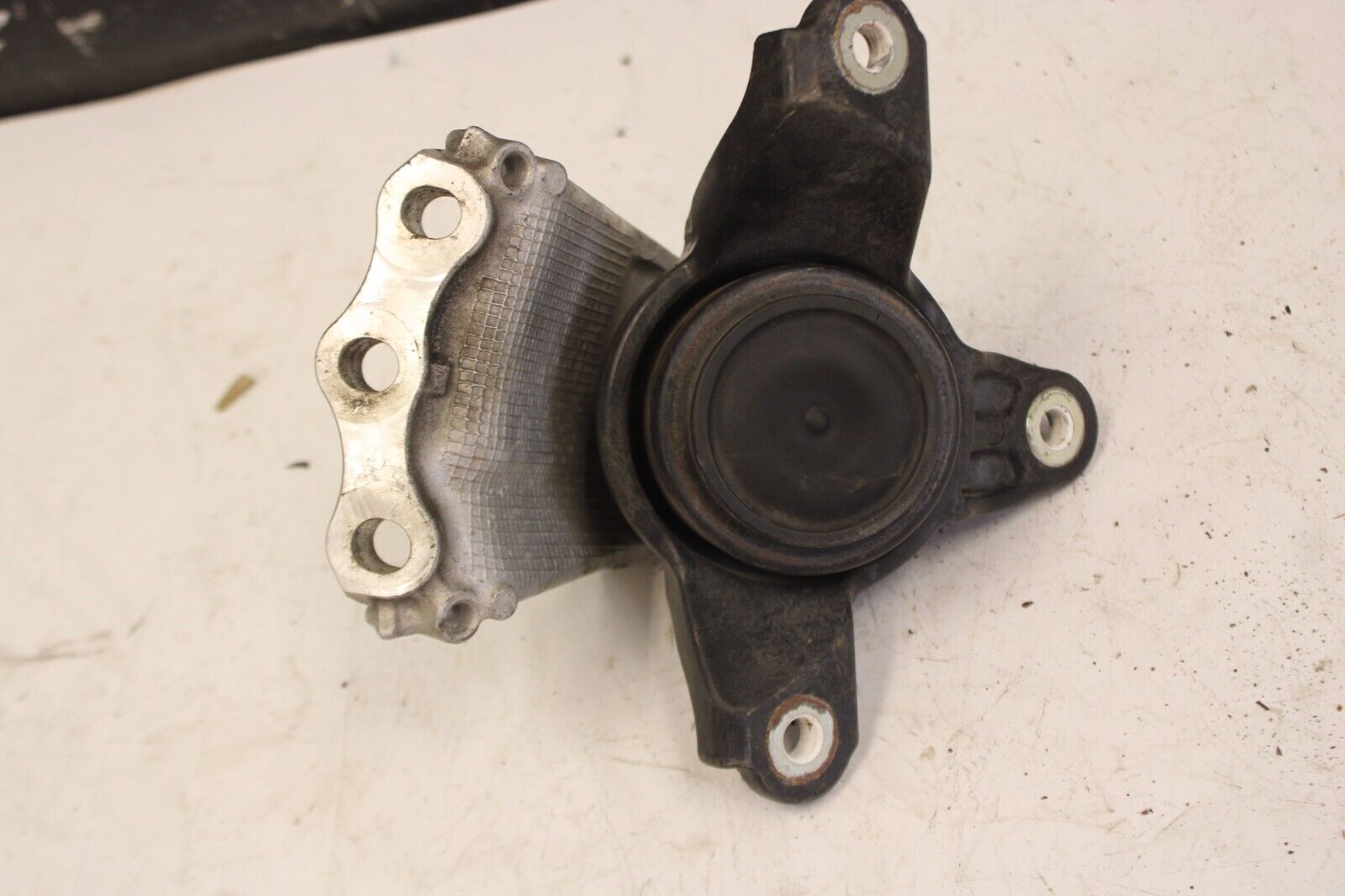 2009 Acura TSX 2.4L Manual Transmission Upper Engine Mount Assembly Bracket