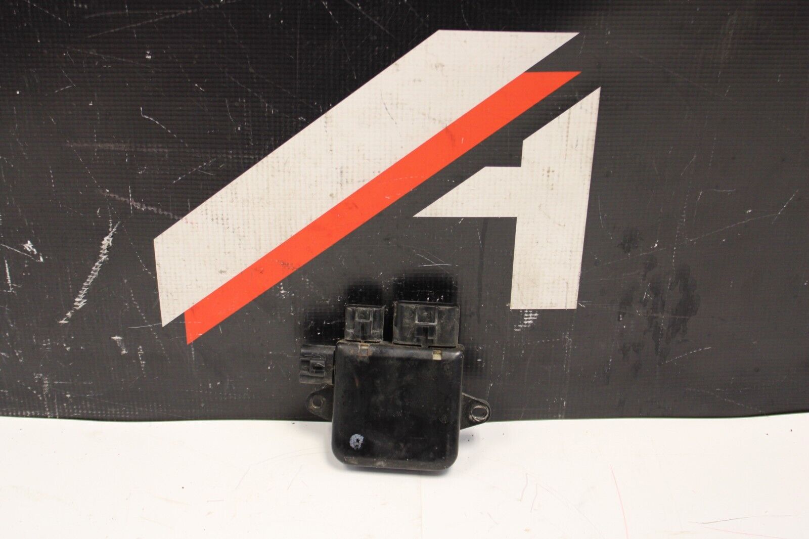 2003-2006  Mitsubishi Lancer Evo 8 / 9 Radiator Fan Control Module 1355A408