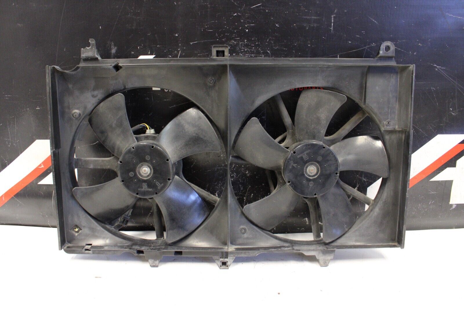 2003-2006 Infiniti G35 Nissan 350z Radiator Fan Fan Shroud with Motors Plugs OEM