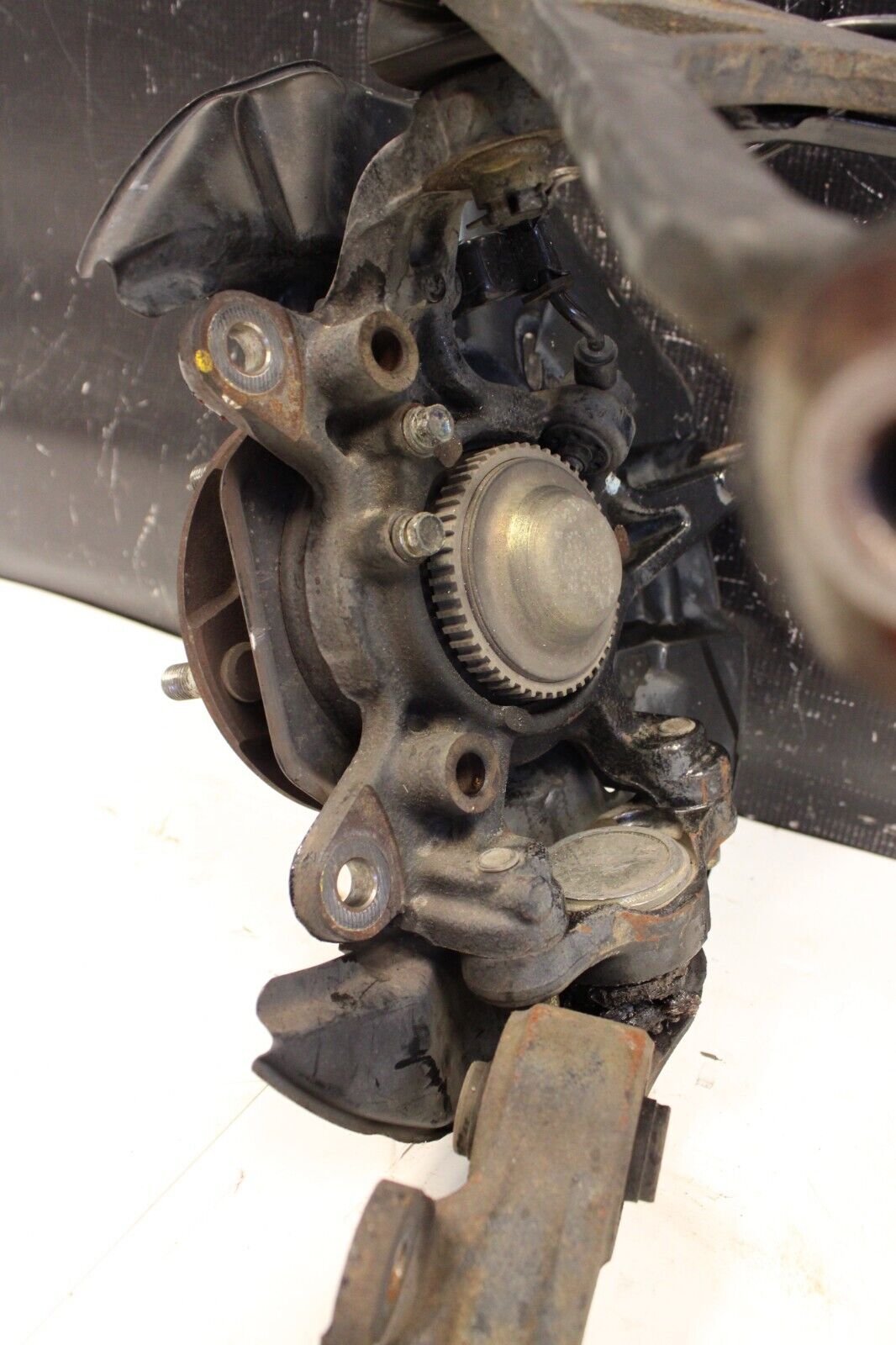 2000-2003 HONDA S2000 AP2 OEM FRONT LH DRIVER KNUCKLE SPINDLE KNEE ASSY
