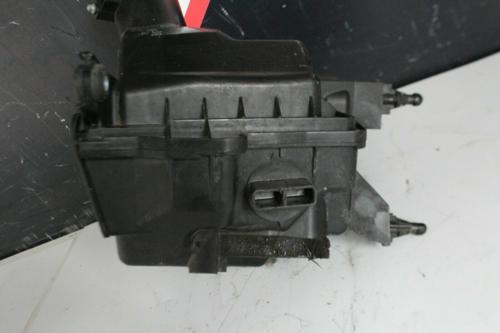 2007-2009 Nissan 350Z OEM Air Filter Box w/ Mass Air Flow Sensor MAF