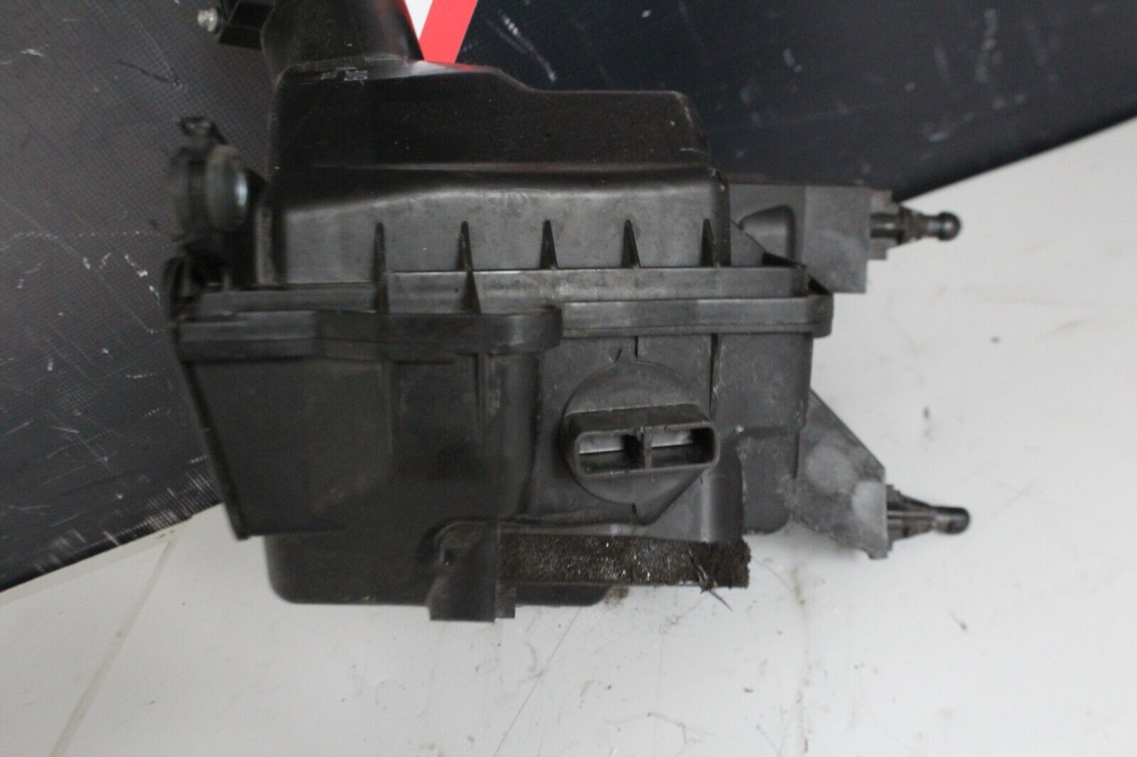 2007-2009 Nissan 350Z OEM Air Filter Box w/ Mass Air Flow Sensor MAF