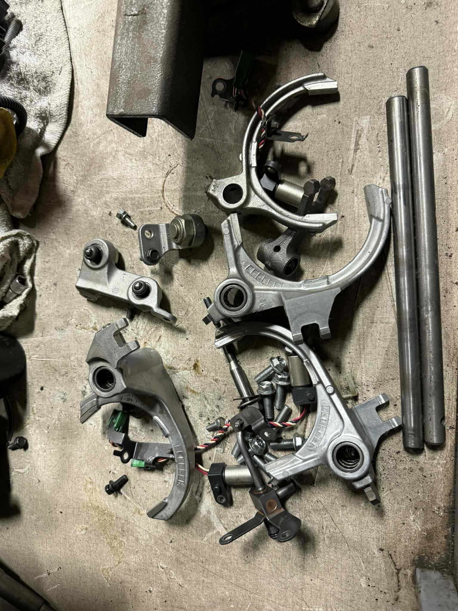 09-21 GTR R35 GT-R TRANSMISSION COMPLETE SHIFT FORK SET OEM 35K