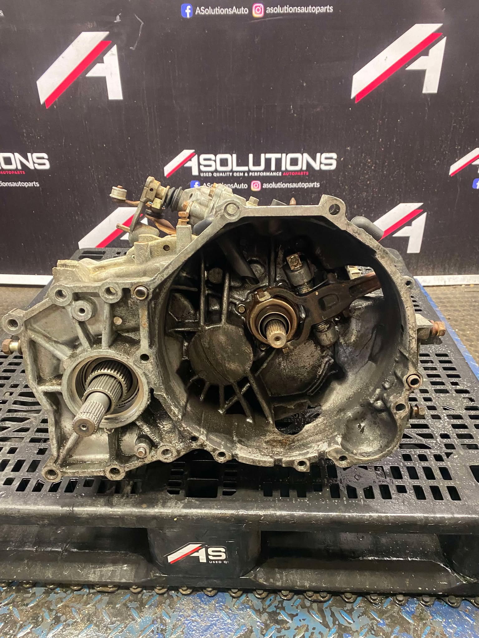 2003-2006 Mitsubishi Lancer Evolution GSR 5 Speed Transmission