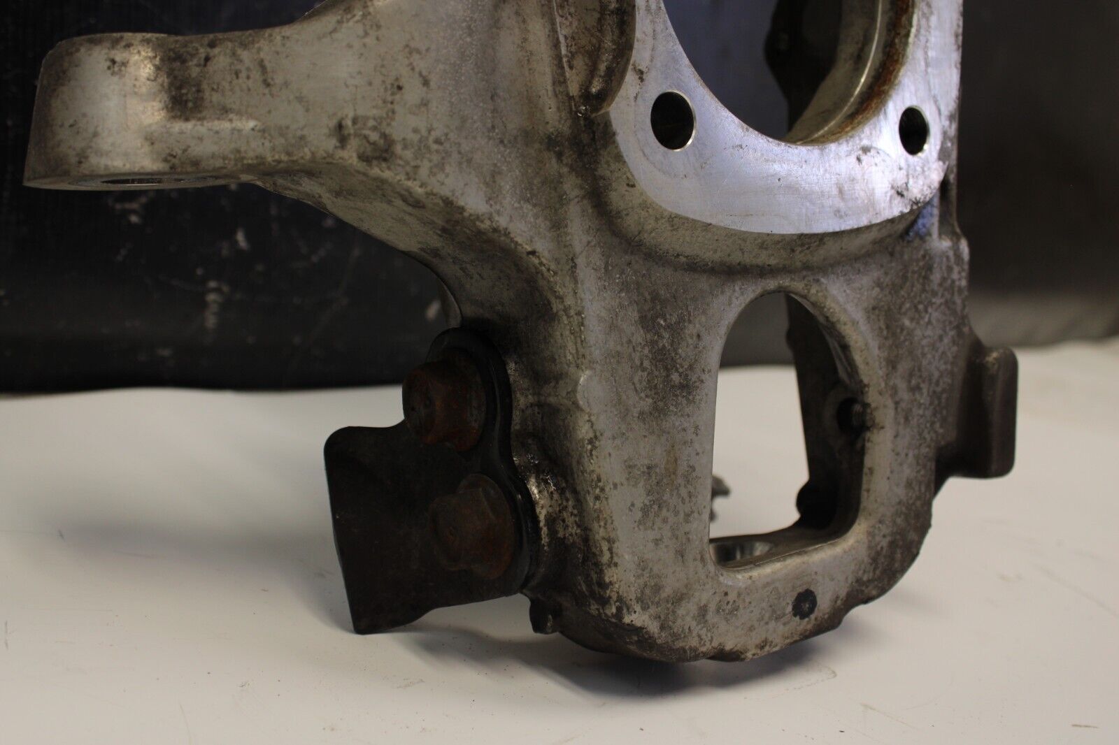 2013 Nissan GT-R GTR R35 Front RH PassKnuckle Spindle Arm Knee Assembly OEM