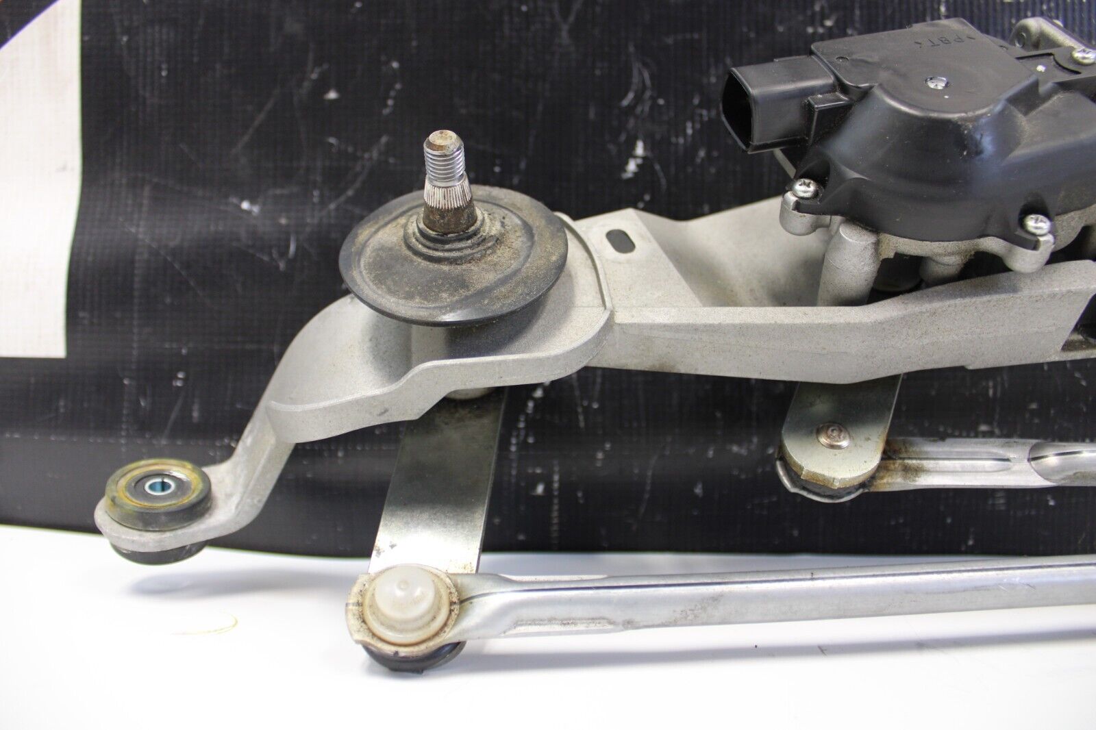2013 NISSAN R35 GTR DBA WINDSHIELD WIPER MOTOR LINKAGE ASSEMBLY OEM GT-R