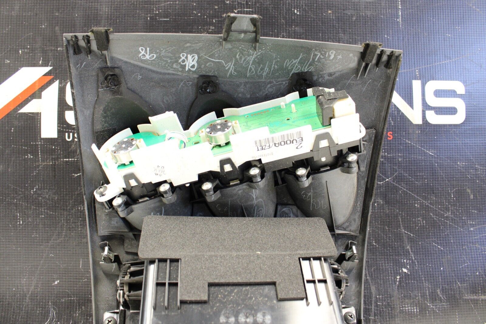 2008 Nissan 350z Z33 Center Dash Waterfall Radio Stereo Trim Bezel OEM
