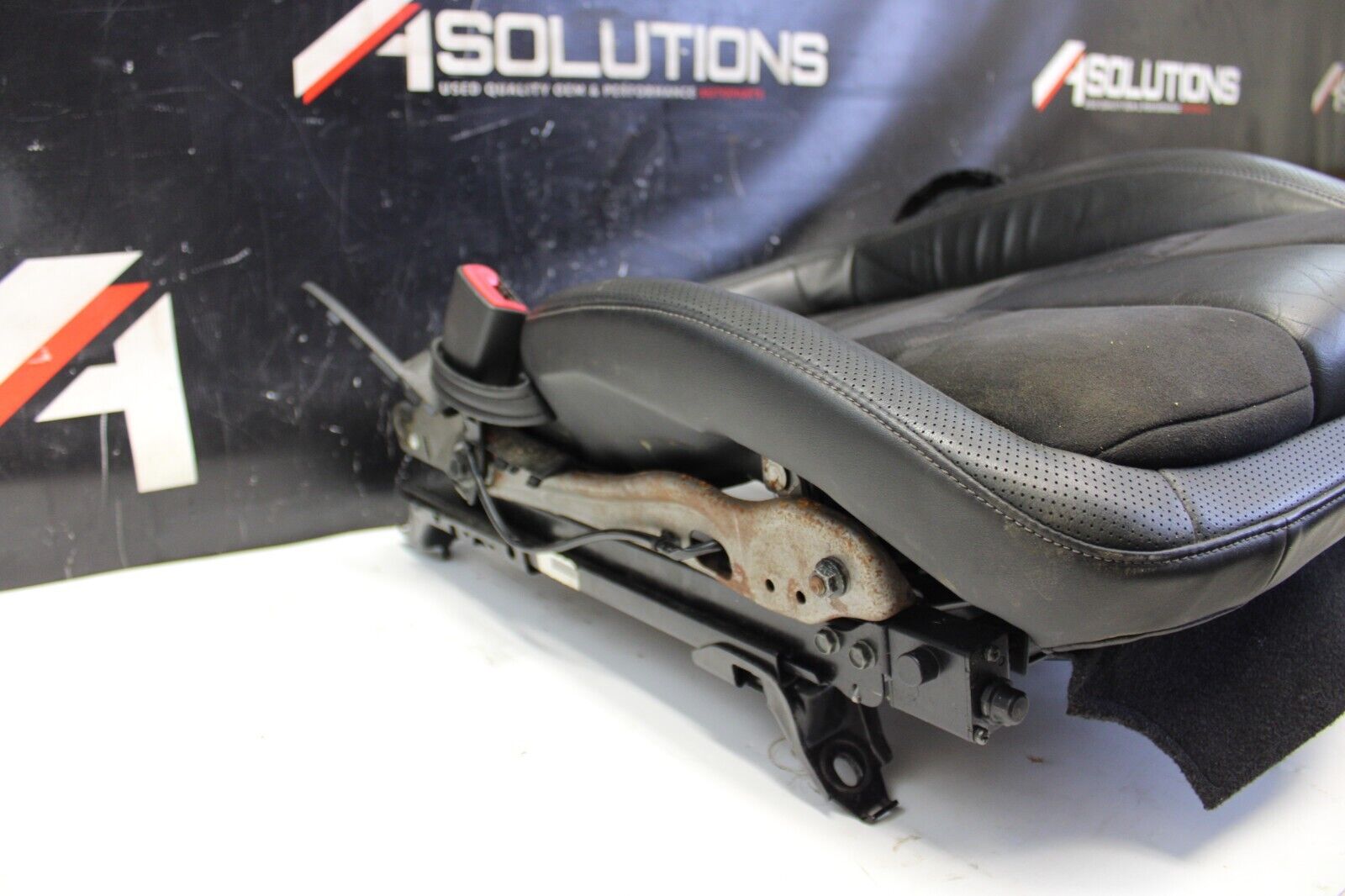 2009 Nissan GT-R R35 Front Left Driver Seat Bottom GTR R35 *DAMAGE*