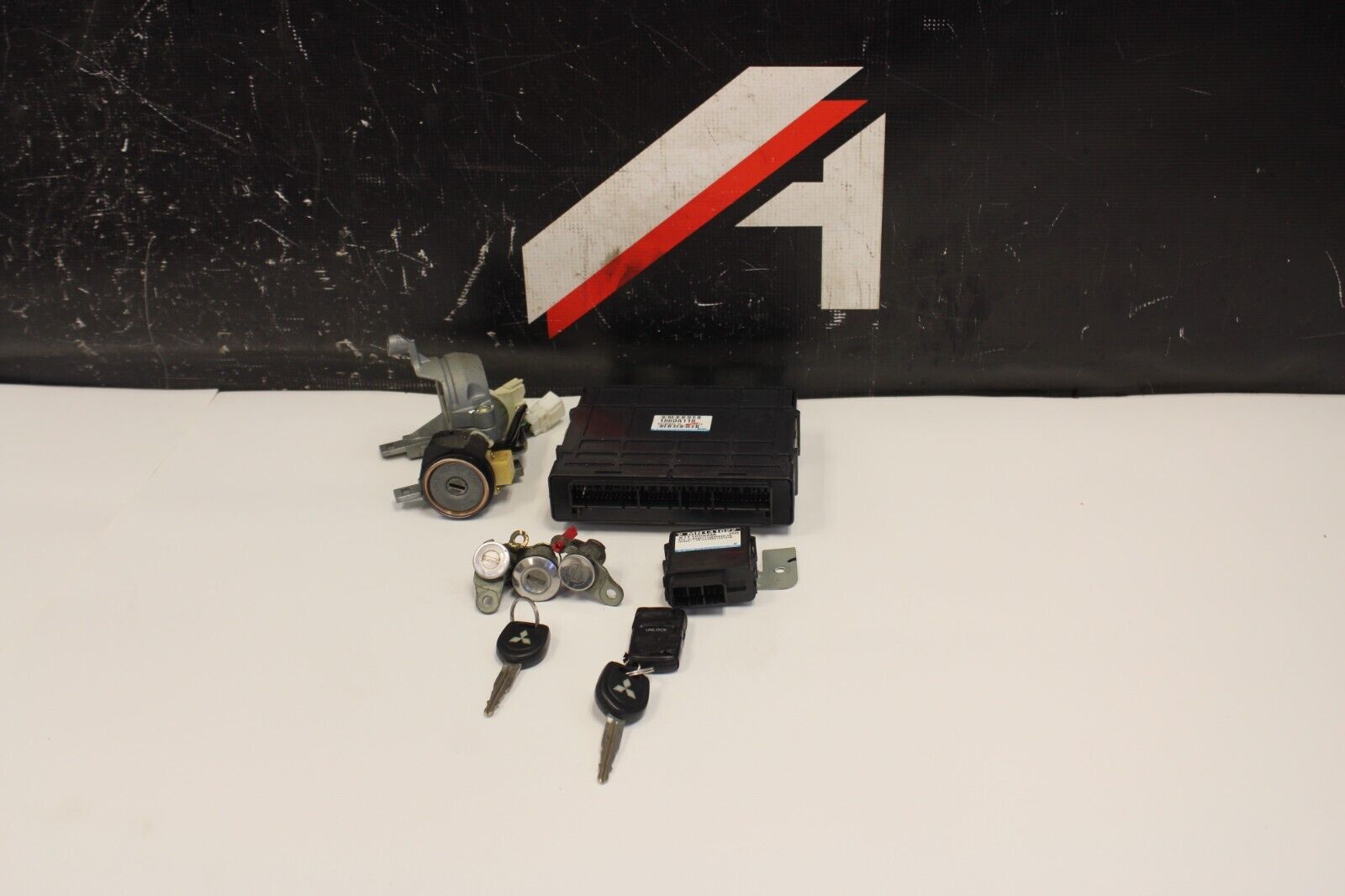 2005 Mitsubishi Evolution Evo 8 OEM ECU Ignition ECM Computer w/ key and locks