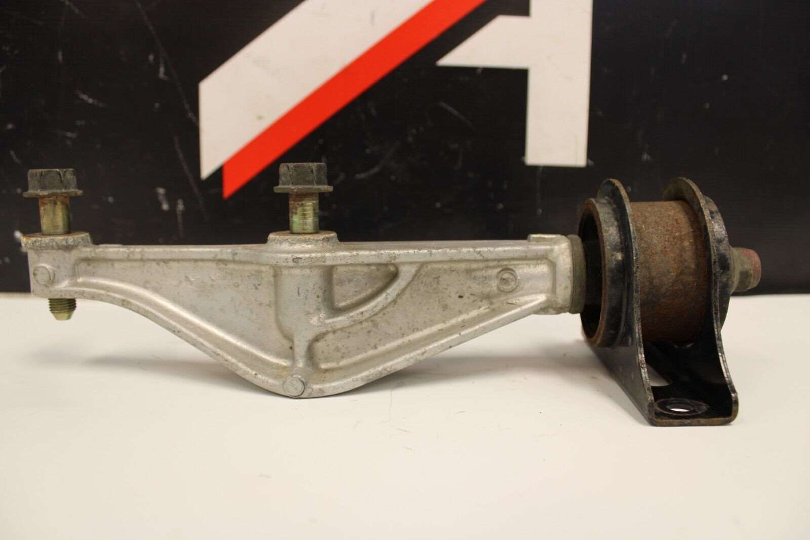 00-09 HONDA S2000 S2K OEM RH RIGHT PASSENGER FRONT DIFF DIFFERENTIAL MOUNT