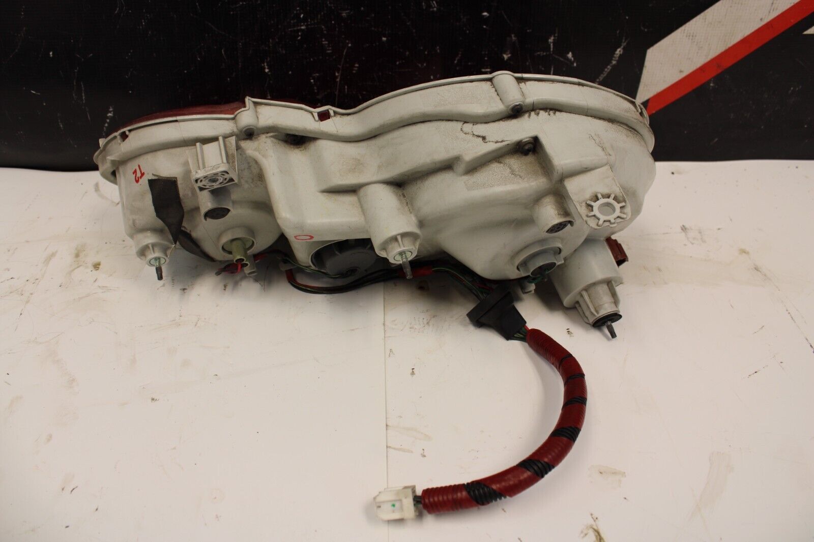 2009 NISSAN GT-R R35 GTR 3.8L VR38 OEM LH DRIVER REAR TAIL BRAKE LIGHT ASSY