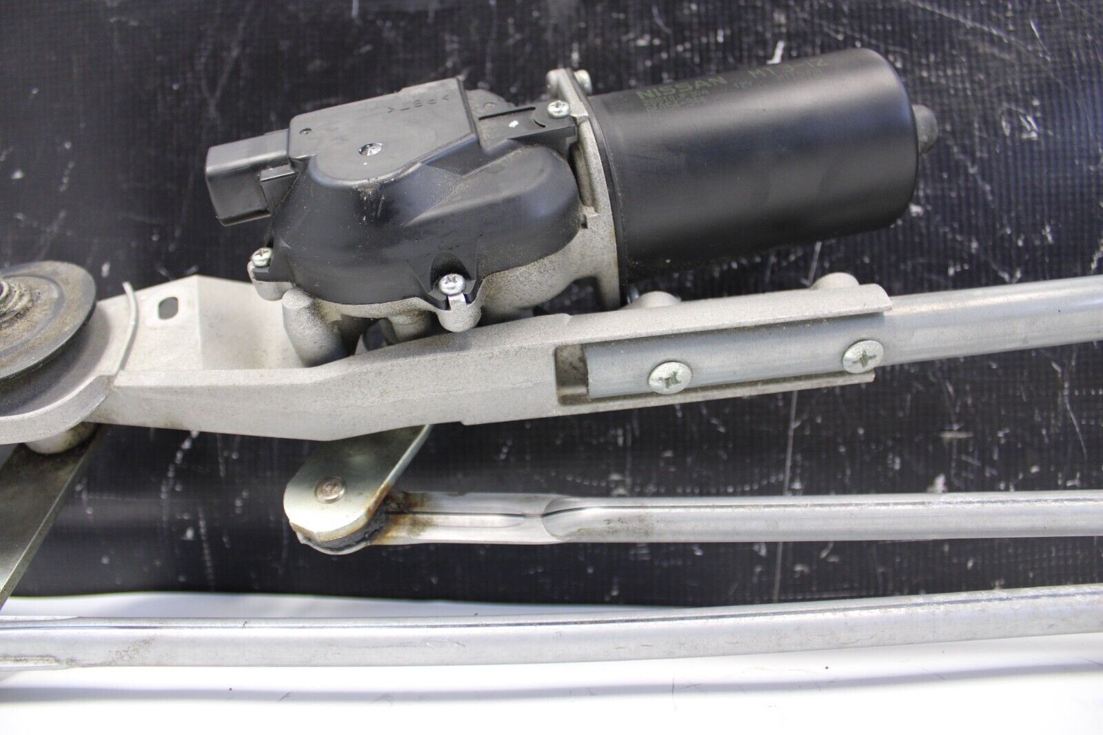 2013 NISSAN R35 GTR DBA WINDSHIELD WIPER MOTOR LINKAGE ASSEMBLY OEM GT-R