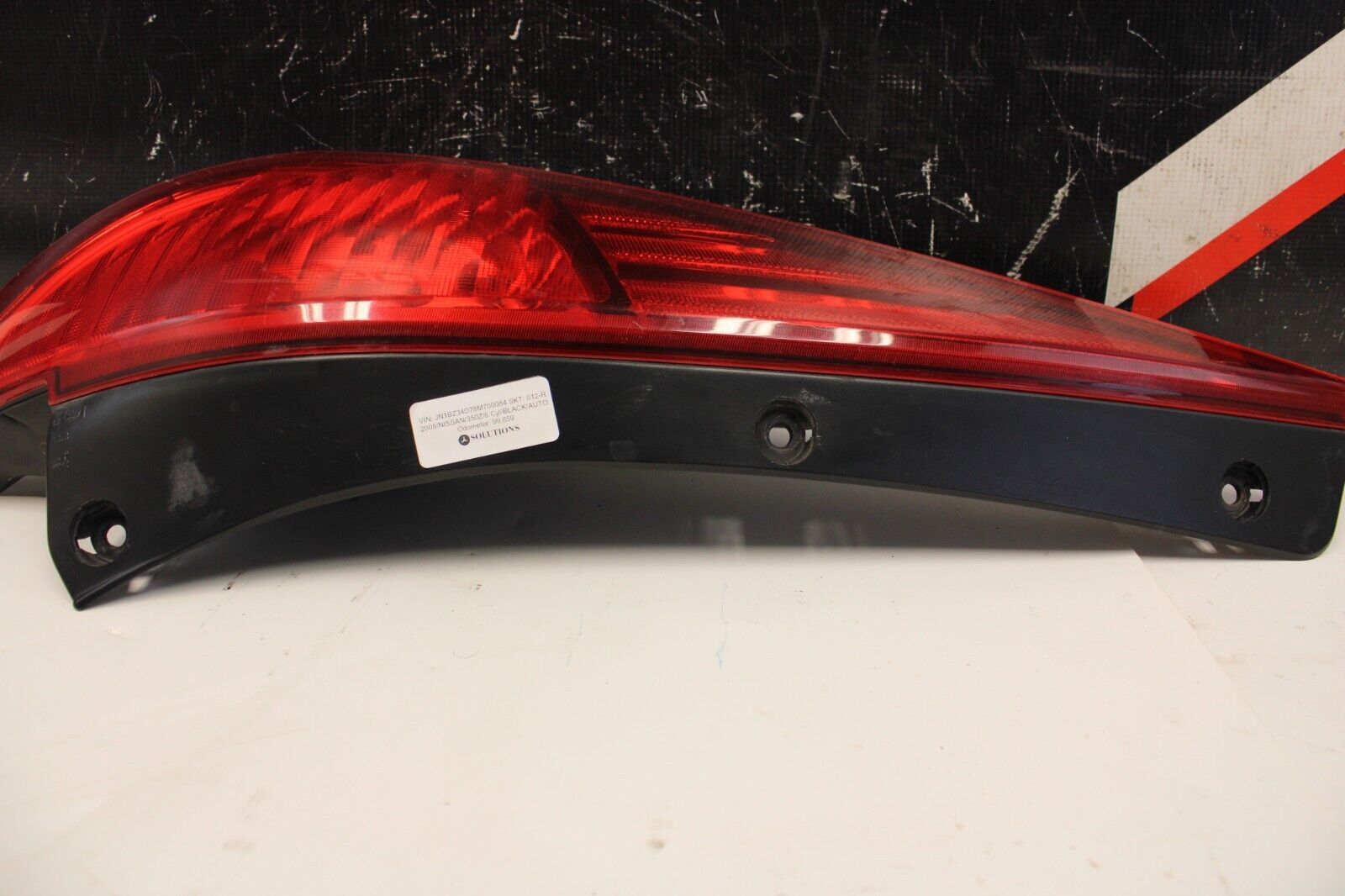2003-2005 Nissan 350z Tail Light Assembly Set Pair LH + RH
