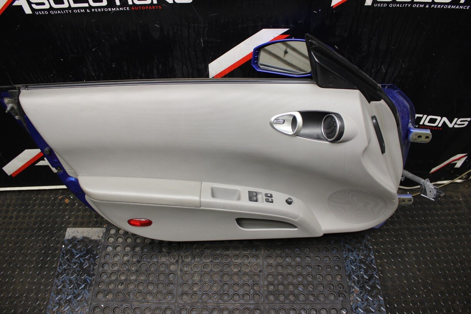 2003 - 2009 NISSAN 350Z CONVERTIBLE LEFT DRIVER SIDE DOOR OEM COMPLETE