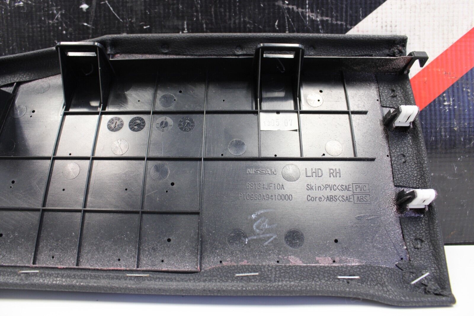 2014 Nissan GT-R RH Passenger Side Console Trim Panel 68134-Jf10