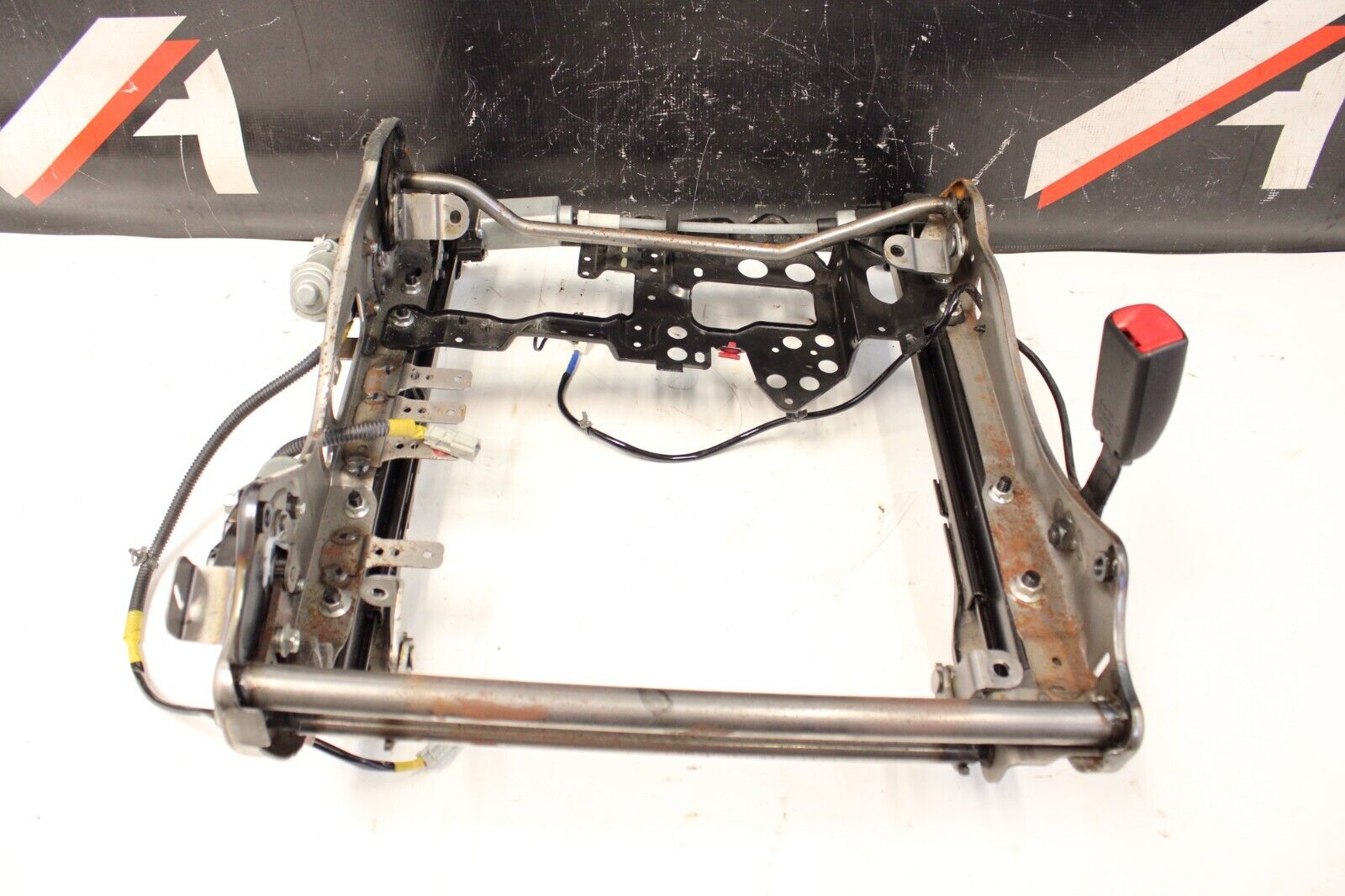 2013 Nissan GT-R R35 Front Left Driver Seat Bracket Base Bottom GTR Buckle