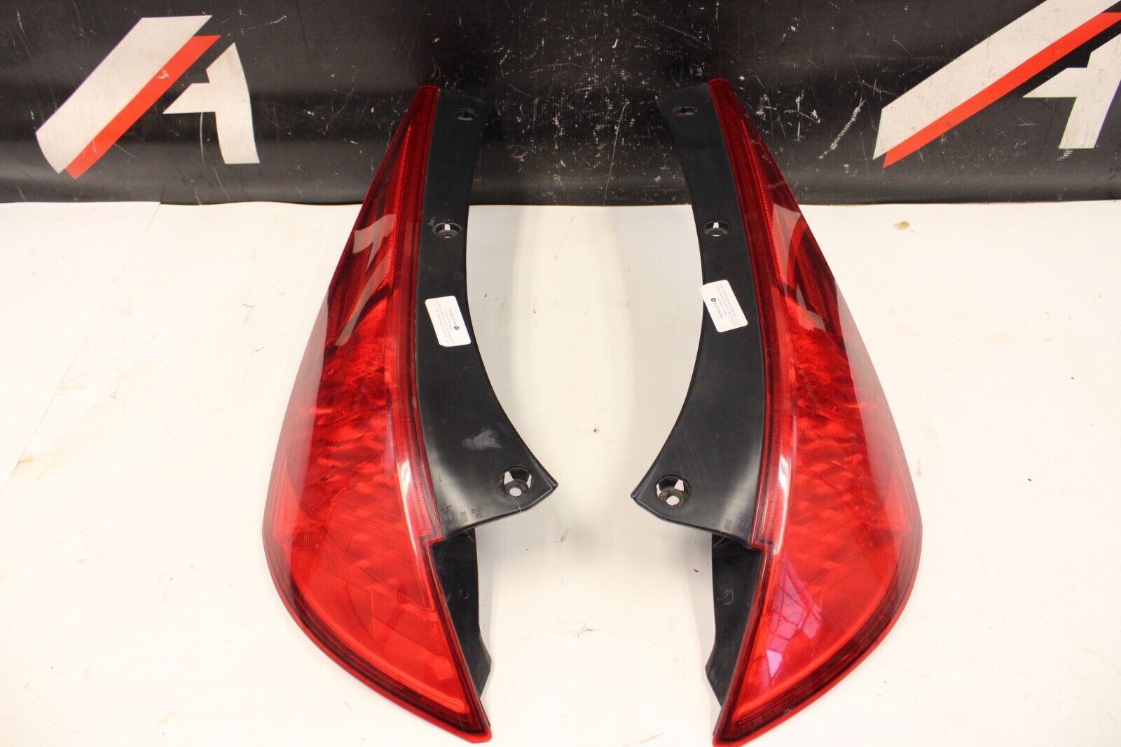 2003-2005 Nissan 350z Tail Light Assembly Set Pair LH + RH