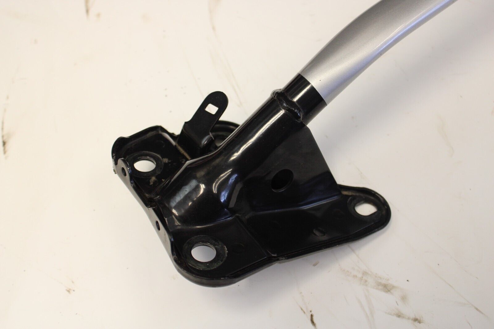 2003-2006 Nissan 350Z Coupe Front Upper Strut Tower Bar Brace OEM