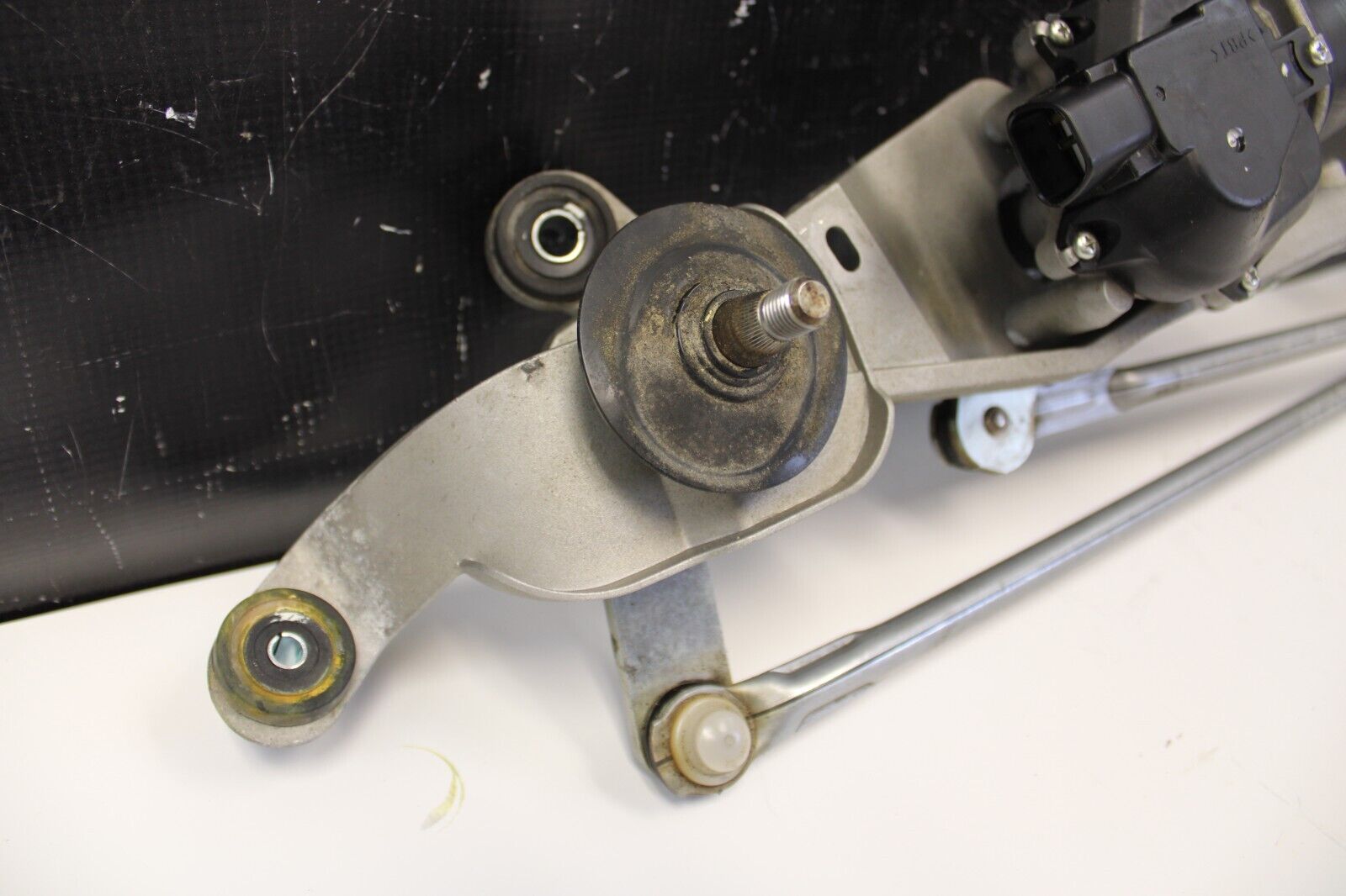 2013 NISSAN R35 GTR DBA WINDSHIELD WIPER MOTOR LINKAGE ASSEMBLY OEM GT-R