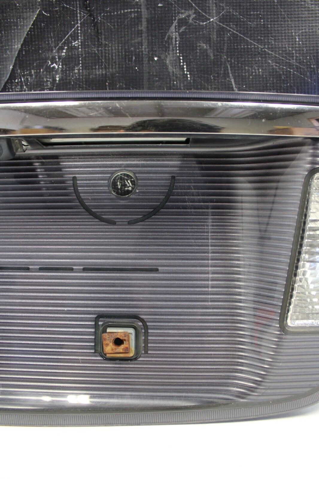 2007-2008 ACURA TL TYPE-S FLOOR Tail Gate Lid Backup Light License Panel Garnish