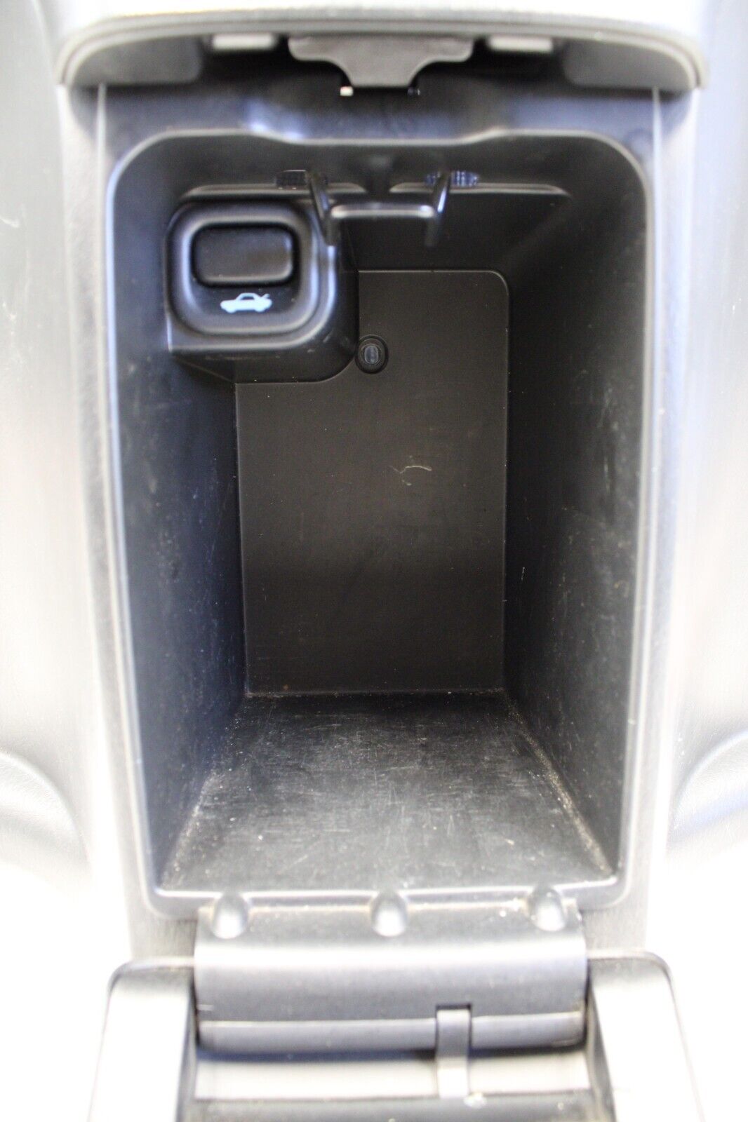 2000-2005 HONDA S2000 AP1 AP2 OEM BLACK CENTER CONSOLE GLOVE BOX W/ WIND SCREEN