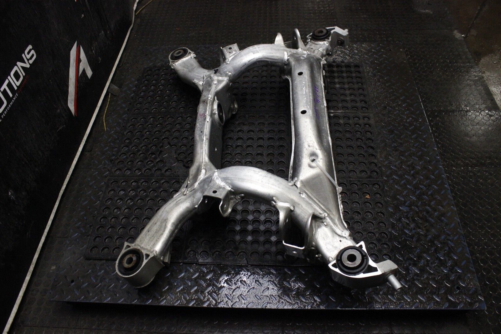 2007 Nissan 350z REAR CROSS MEMBER SUBFRAME CRADLE OEM