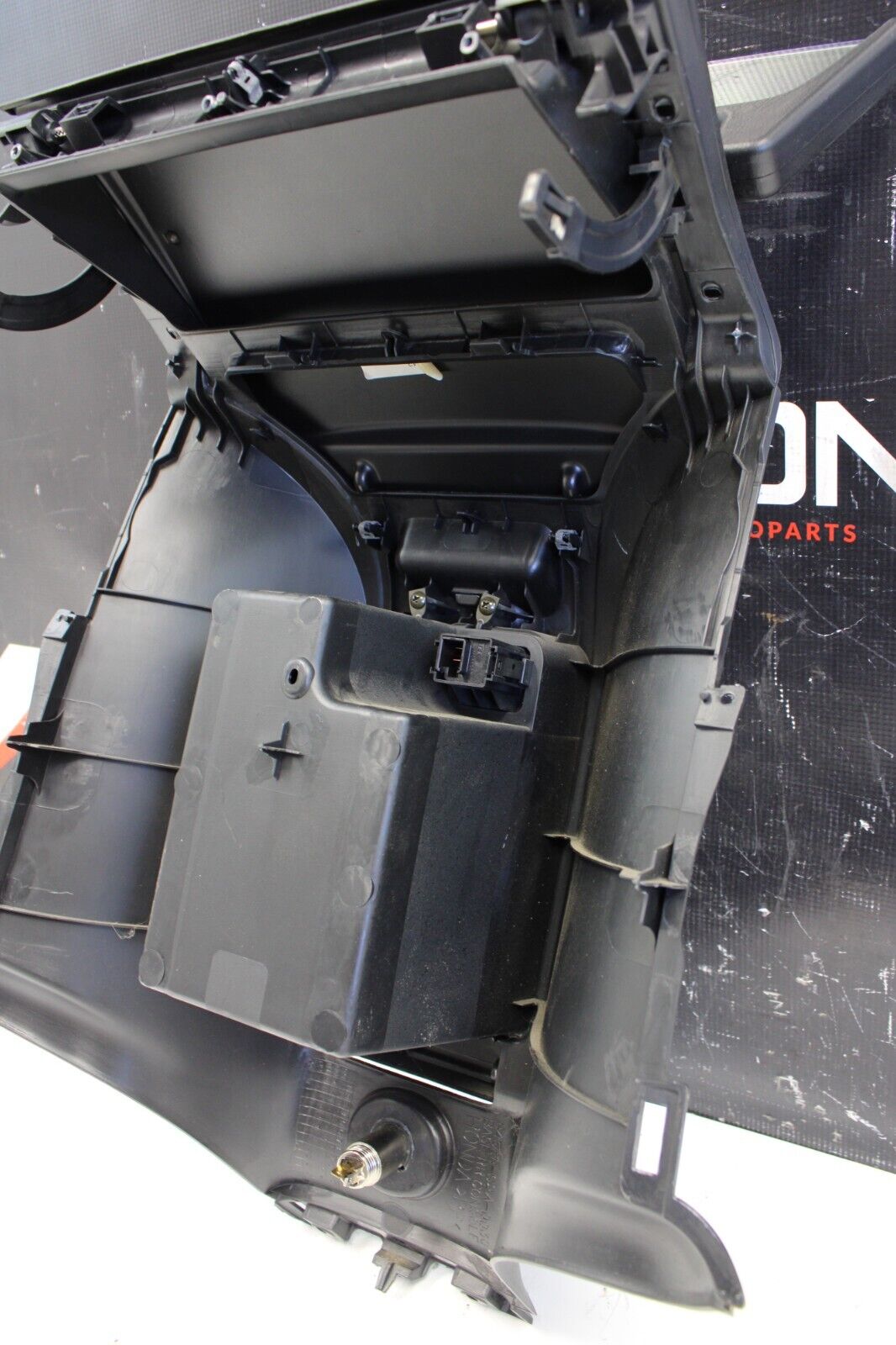 2000-2005 HONDA S2000 AP1 AP2 OEM BLACK CENTER CONSOLE GLOVE BOX W/ WIND SCREEN