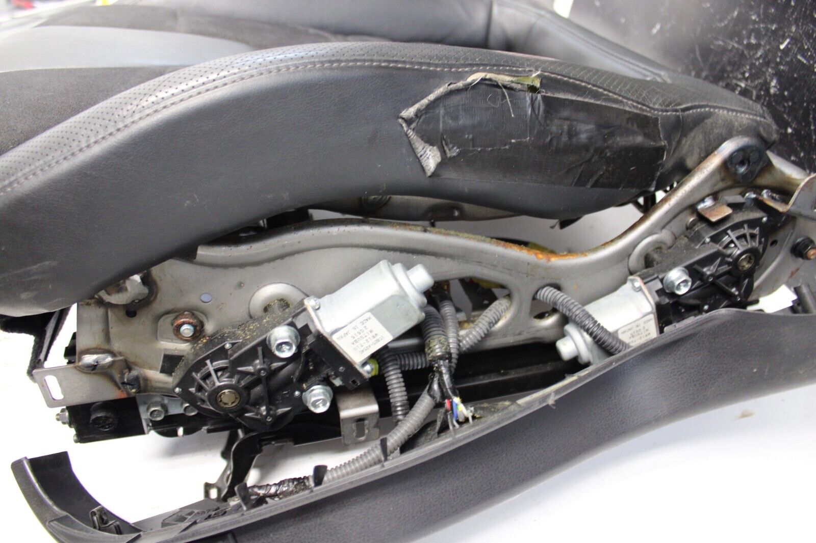 2009 Nissan GT-R R35 Front Left Driver Seat Bottom GTR R35 *DAMAGE*
