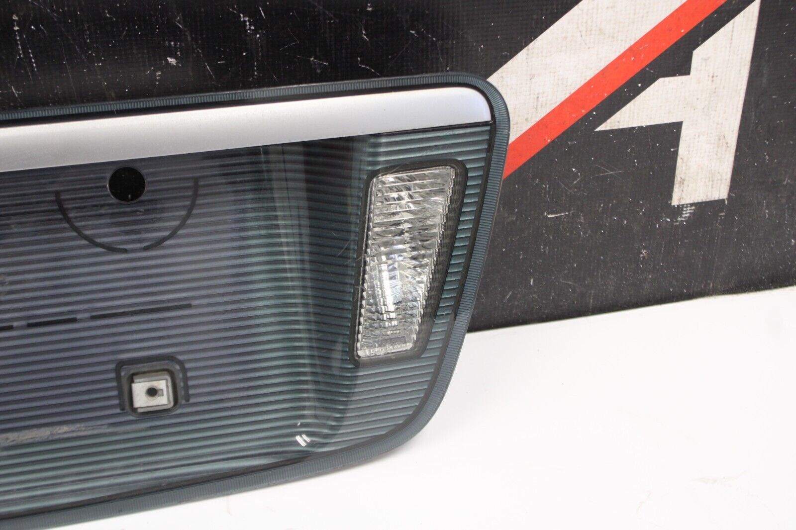 2007-2008 ACURA TL TYPE-S FLOOR Tail Gate Lid Backup Light License Panel Garnish