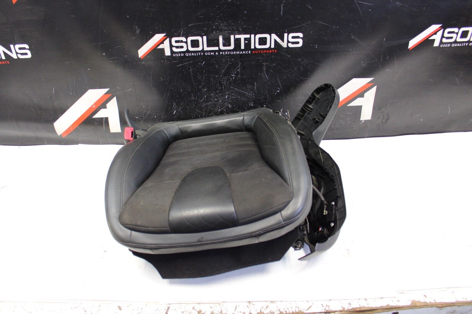 2009 Nissan GT-R R35 Front Left Driver Seat Bottom GTR R35 *DAMAGE*