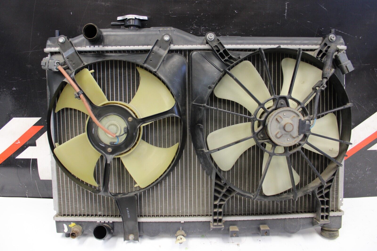 2004 HONDA S2000 AP2 OEM RADIATOR W/ COOLING FANS 22k Miles