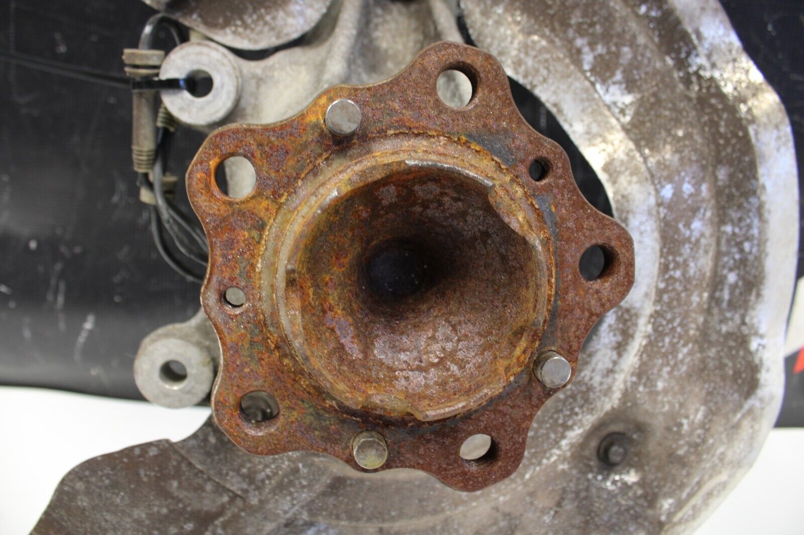 2015-2019 BMW M3 F80 PASSENGER RIGHT FRONT WHEEL SPINDLE KNUCKLE HUB BEARING OEM