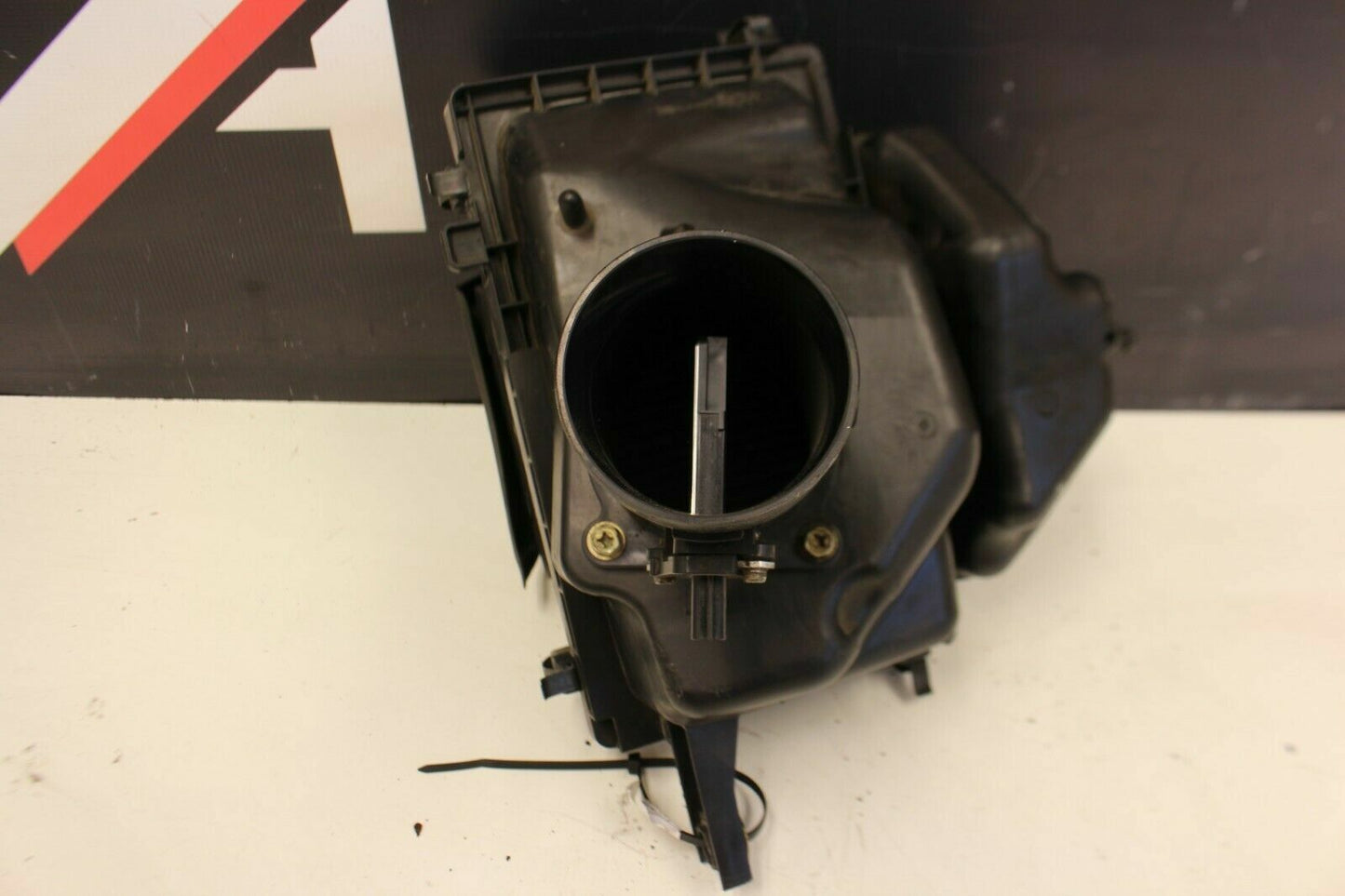 2007 Infiniti G35 coupe Air Intake Box Air Cleaner OEM