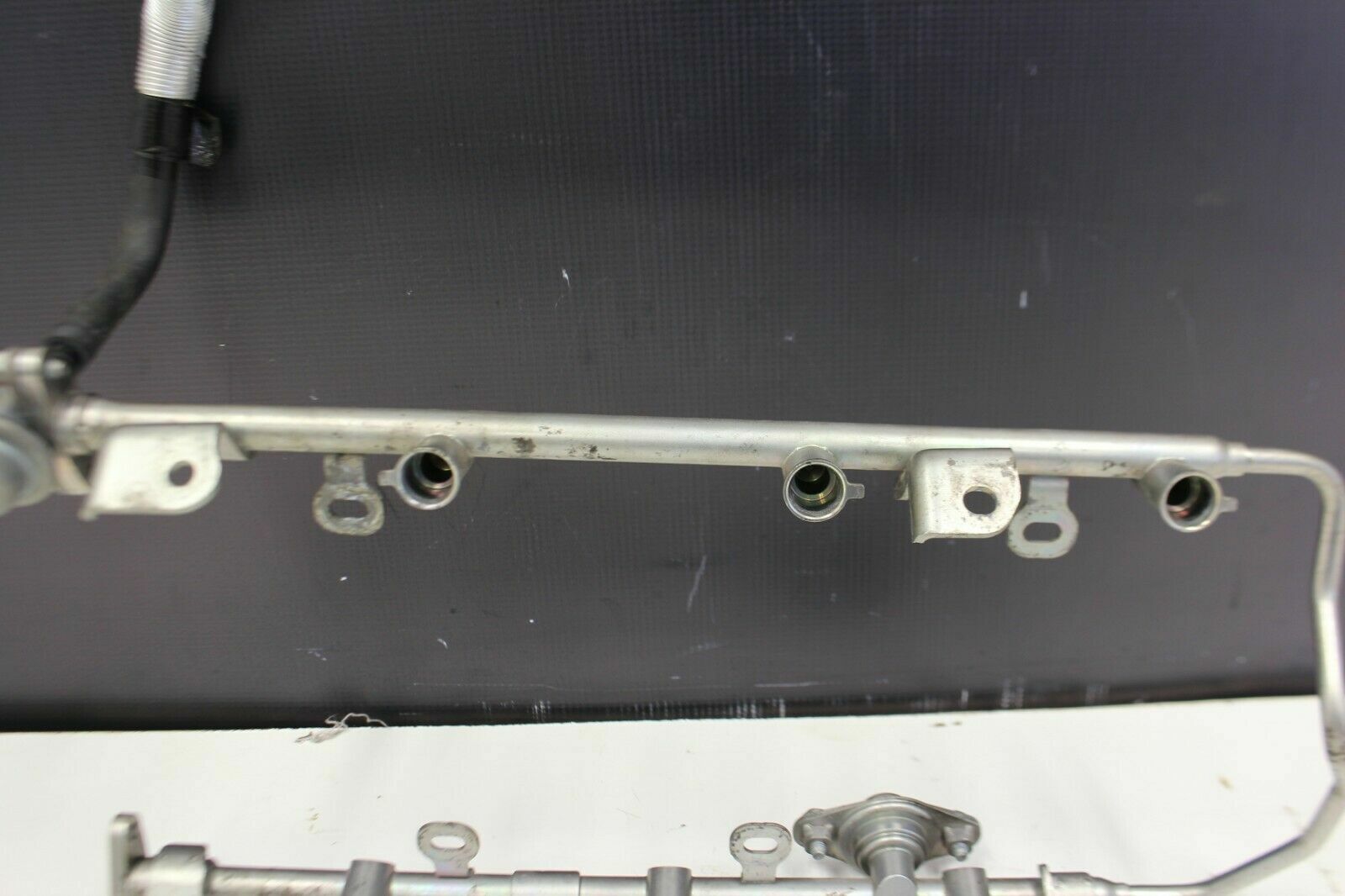 09-15 Nissan GTR R35 Fuel Rail OEM Stock Fuel Injection Rail VR38 GR6