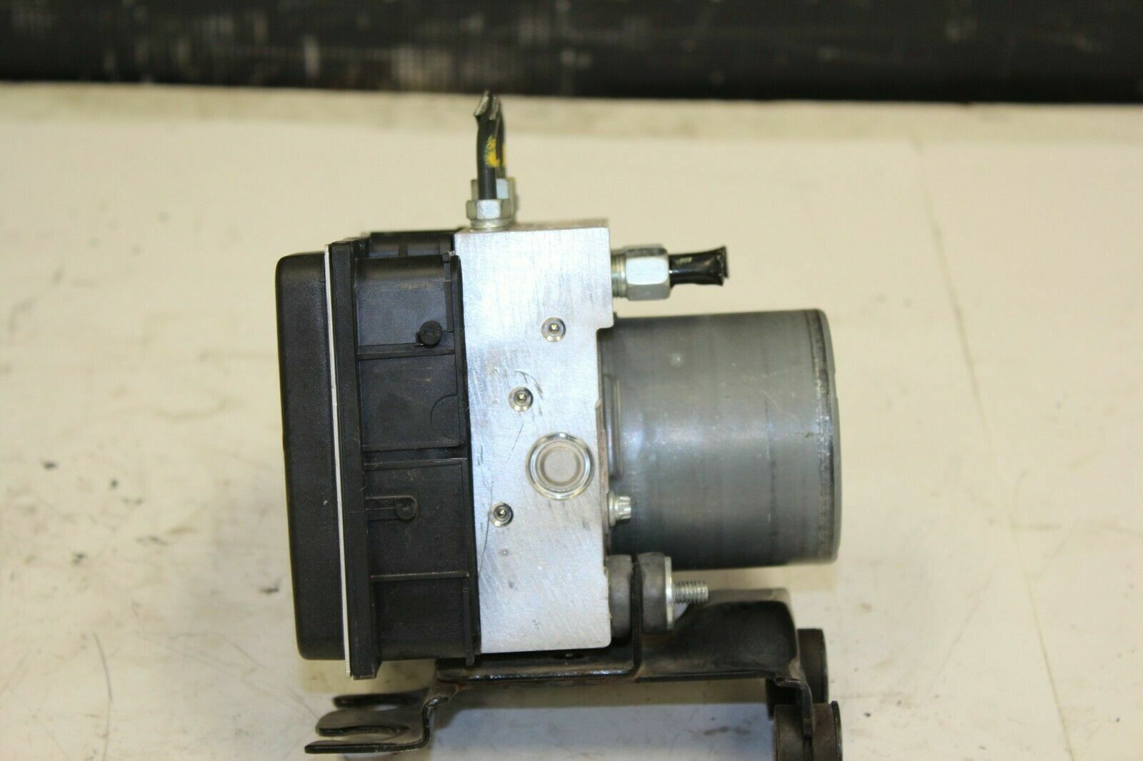 2015-2017 Nissan 370Z Nismo ABS Anti-Lock Brake Pump Module AT OEM 15-17