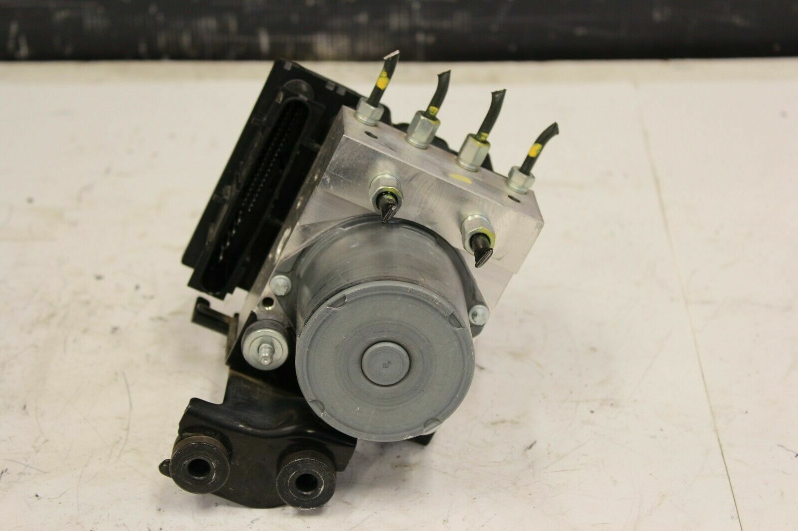 2015-2017 Nissan 370Z Nismo ABS Anti-Lock Brake Pump Module AT OEM 15-17