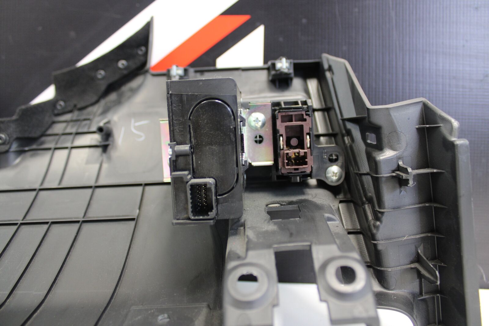2009-2016 Nissan Gt-R Driver Lower Dashboard Trim Panel 68106-Jf10a