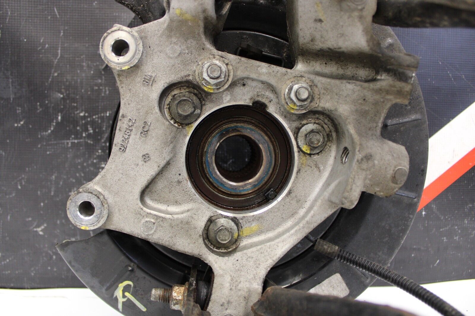 10-15 Camaro SS Spindle RH Passenger Rear Knuckle Spindle Hub Bearing
