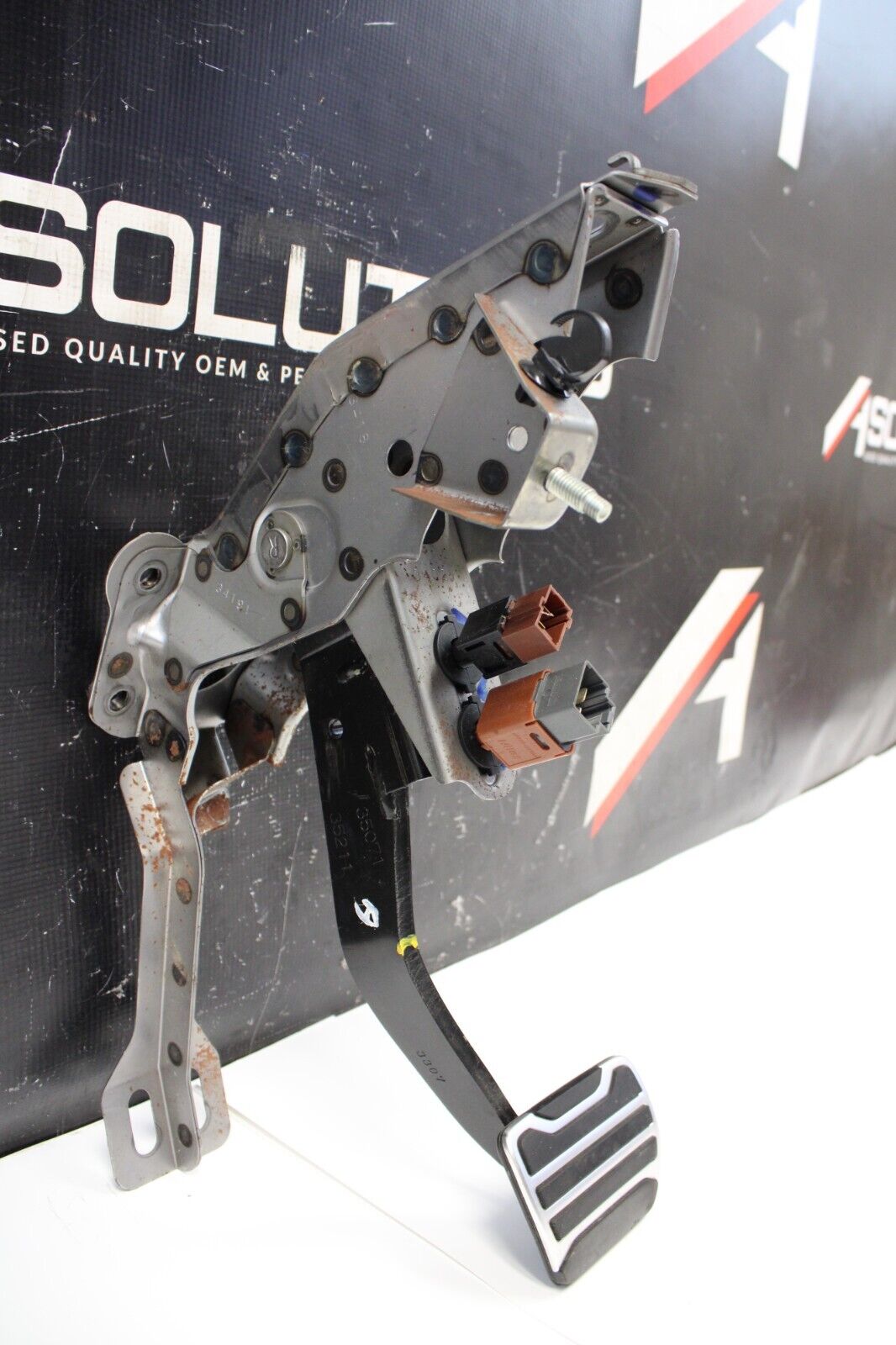 OEM NISSAN GTR R35 AWD OEM BRAKE PEDAL ASSEMBLY VR38 2014
